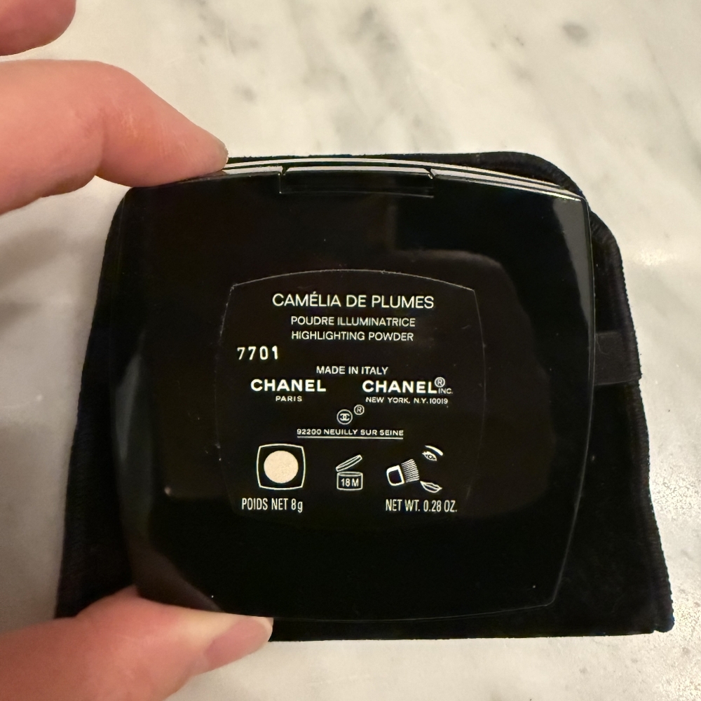 Chanel Camelia De Plumes Highlighting Powder NEW! - Picture 3 of 4